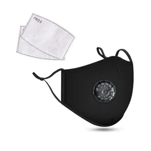 Schwarze Baumwoll-Staubmaske mit Ventil und PM2.5-Filterpads für den täglichen Gebrauch.