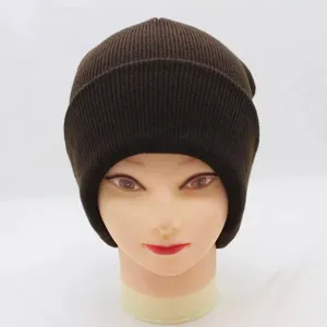Bonnet en tricot marron pour femme et homme en hiver, bonnet chaud couleur unie style décontracté.