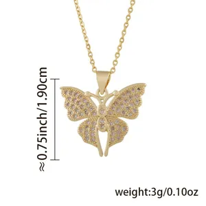 Vergoldete Schmetterling Anhänger Halskette mit funkelnden Zirkonia Steinen, edles Design.