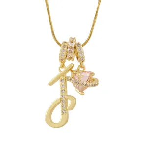 Collier pendentif lettre et cœur orb doré, ornements en zircon étincelants, chaîne fine.