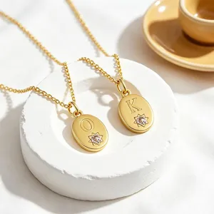 18K Gold Ovale Buchstaben Anhänger Halskette mit funkelndem Diamant Stern Charm, Paar Schmuck.