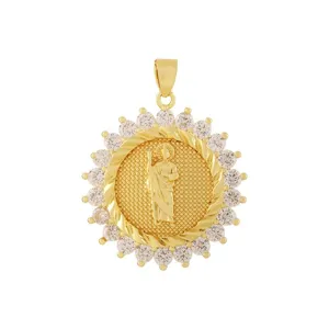 Pendentif saint plaqué or avec zircone cubique halo rond charme collier bijoux élégant.