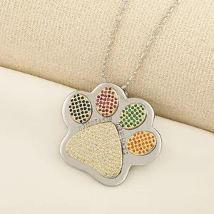 Prachtige koperen vergulde huisdier poot hanger ketting met kleurrijke zirkonia stenen.