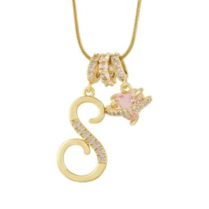 Collier pendentif lettre S doré avec magnifique zircone cœur rose et élégante chaîne