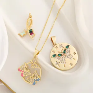 Exquisites vergoldetes Schmetterling Anhänger Halskette Set mit bunten Zirkonsteinen.