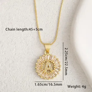 Collar de latón bañado en oro con colgante de letra de circonita y longitud de 45+5cm.