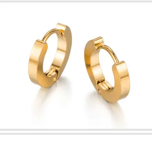 Pendientes de aro de acero inoxidable dorado, diseño liso minimalista para uso diario elegante.