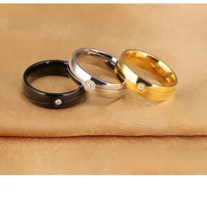 Set de anillos de acero inoxidable con circonita, diseño ranurado minimalista para mujer.