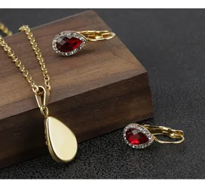 Elegante druppel ketting en oorbellen set met rode zirkonia stenen in gouden afwerking.