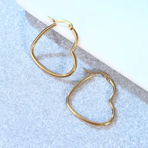 Minimalistische Edelstahl Herz Ohrringe für Damen Vergoldet Schicker Koreanischer Stil Herz Creolen Modeschmuck Zubehör Geschenk