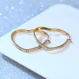 Créoles cœur dorées en acier inoxydable avec strass, bijoux géométriques tendance femme.