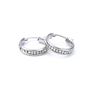 Pendientes de aro de acero inoxidable con circonitas brillantes, diseño plateado elegante y chic.