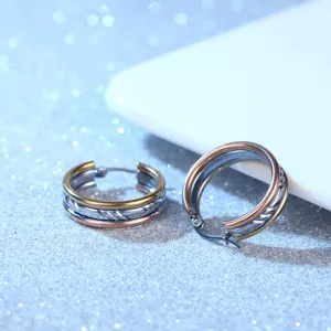 Roestvrijstalen Driekleurige Diagonale Getextureerde Creolen Voor Dames Heren Punk Individuele Metalen Oorsluiting Sieraden