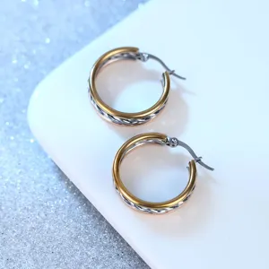 Elegante dreifarbige verdrehte Creolen aus Edelstahl mit 18K Vergoldung für Damen