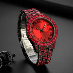 Montre quartz hip-hop de luxe en strass rouges avec chiffres romains et bracelet en acier.