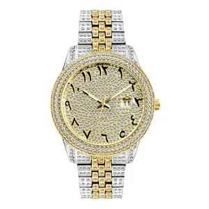 Vue détaillée de la montre quartz homme luxueuse strass avec cadran chiffres arabes.