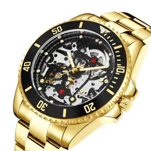 Reloj mecánico automático dorado para hombre con esfera esqueleto y bisel negro detalle
