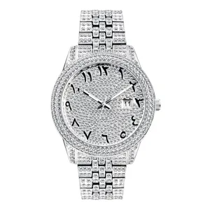 Montre quartz homme argentée strass avec chiffres arabes design étincelant style luxueux.