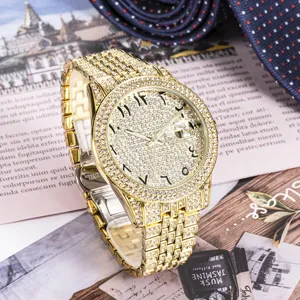 Montre à Quartz Mode de Luxe pour Homme Plein Strass Calendrier Lumineux Chiffres Arabes Bracelet en Alliage pour Affaires Quotidien