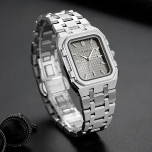 Detailopname herenhorloge vierkant kwarts roestvrij staal armband zilver luxe stijl