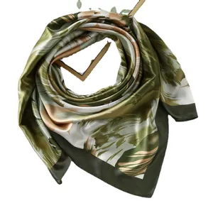 Sciarpa quadrata in seta con stampa graffiti verde da donna, elegante foulard decorativo.