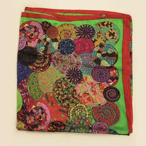 Carre de foulard en soie imprime cercle colore elegant femme echarpe chale cou plage.