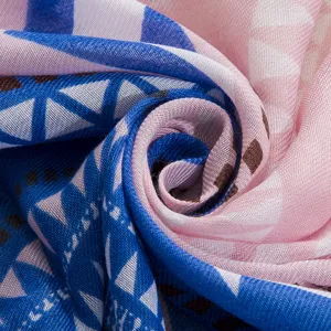 Ethnischer Fächer Gaze Schal Detail, ideal für Sommer Strand Urlaub und täglichen leichten Sonnenschutz.