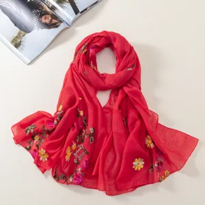 Écharpe châle rouge brodée florale ethnique, écharpe de protection solaire légère pour plage.