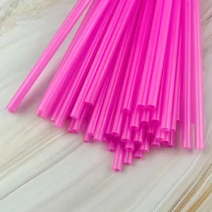 Helle rosa Kunststoff Trinkhalme Detailansicht, bunte Einwegstrohhalme im Grosspack.