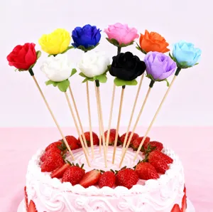 Kleurrijke kunstmatige rozen taart toppers fruitprikkers cocktail dessert decoratieve prikkers