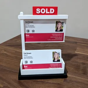 3D gedruckter Immobilien Visitenkartenhalter Miniatur Hofschild Ststaender mit SOLD Schild