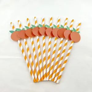 Vista dettagliata di cannucce di carta usa e getta con decorazione arancione, ideali per feste.