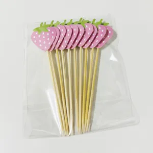 Set di topper per torta alla fragola carino con bastoncini di legno per decorazione dessert festa.