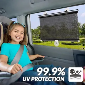 Detailweergave van de autozonwering, zwart rolgordijn van gaas met 99,9% UV-bescherming.