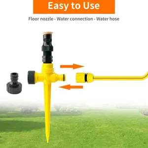 Garten Bewässerung Regner Düse Detailansicht mit Wasserschlauchanschluss und Bodenstecker.