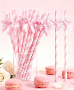 Rosa gestreifte Papptrinkhalme mit süßer Schleife, perfekt für Partydekoration und Desserttische.