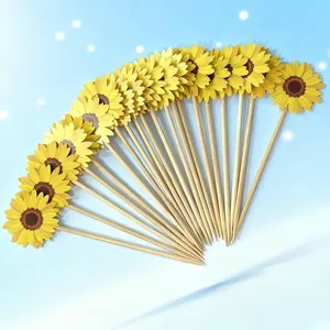 Dettaglio topper torta con girasole carino, graziosa decorazione floreale per dolci e dessert.