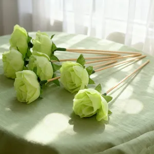 Decoratieve kunstmatige groene rozenbloemenprikkers voor schotels, desserts en cocktails.