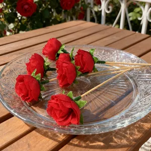 Kunstmatige roos fruitprikkers cocktailspiesjes decoratieve bloemenprikkers voor dessert bar