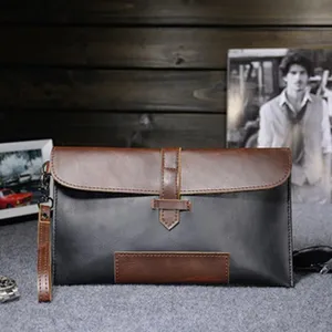 Detailansicht der Business Herren Leder Clutch Tasche, Vintage Bicolor Design Handschlaufe.