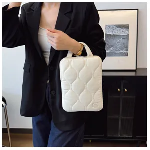 White quilted laptop sleeve with handle, lightweight padded computer bag for 11/14 inch.