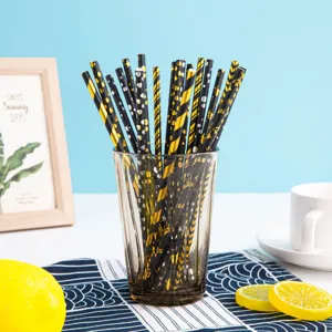 Decoratieve zwarte en gouden papieren rietjes set voor feestjes en vieringen thuis.