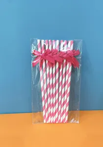 Cannucce di carta a righe rosa e bianco con fiocchi set decorazione festa di compleanno.