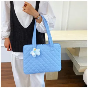 Korean quilted 14-inch laptop bag with cute star charm, stylish commuter tote for women.