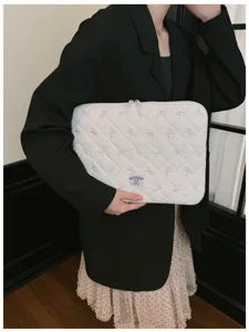 Housse pour ordinateur matelassée avec broderie de nœuds mignons, sacoche de protection douce.