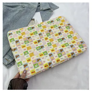 Graziosa custodia per laptop trapuntata con motivo quadretti orso fiocco, borsa tablet morbida.