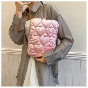 Rosa herzgesteppte Laptoptasche koreanischer Stil, 13 15 Zoll Notebook Schutzhülle, leicht und chic.