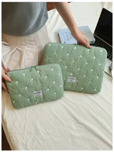 Grüne Gesteppte Laptoptasche Set mit Süßen Weißen Bestickten Herzen für 11 und 14 Zoll