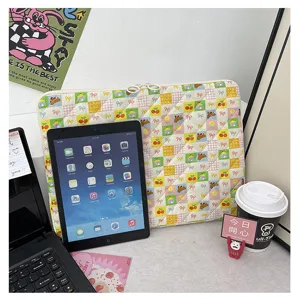 Custodia per laptop trapuntata carina con stampa di fiocchi, ideale per tablet e notebook.