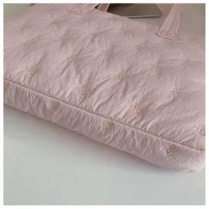 Sac pour ordinateur matelassé rose avec broderie nœud, fourre-tout élégant pour 14 pouces.